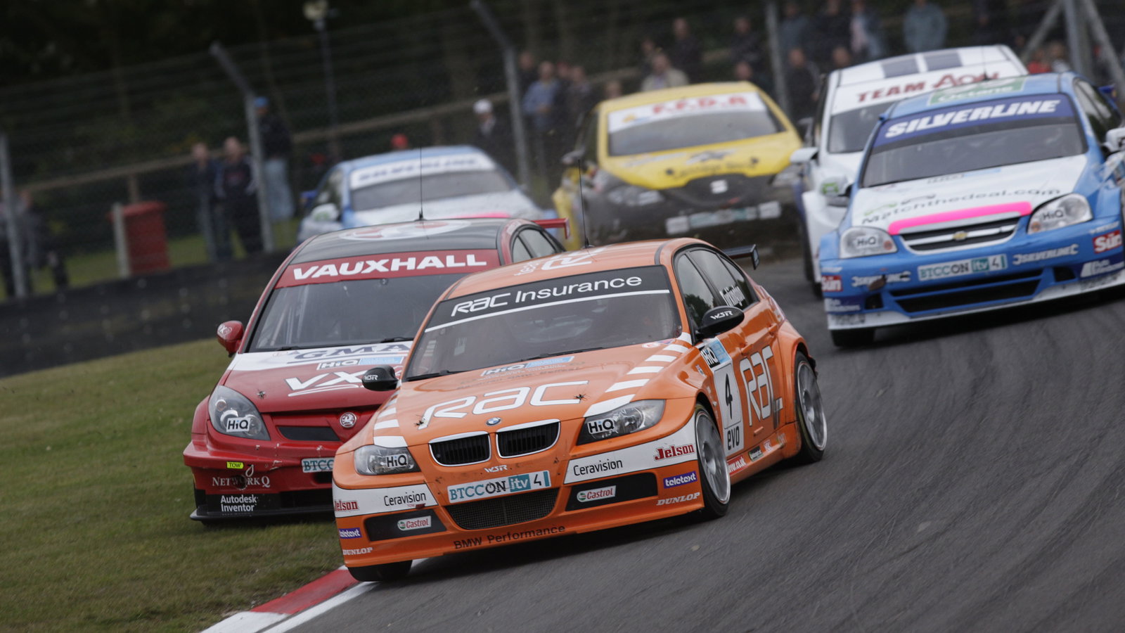 Colin Turkington leads Fabrizio Giovanardi