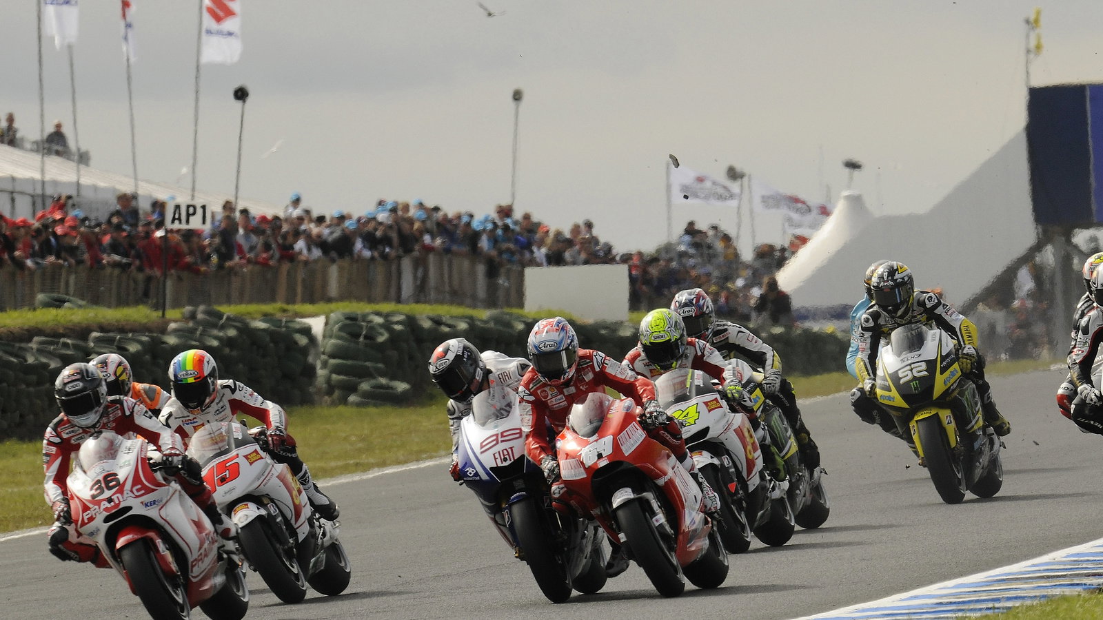 Lorenzo and Hayden touch before crashing, Australian MotoGP 2009