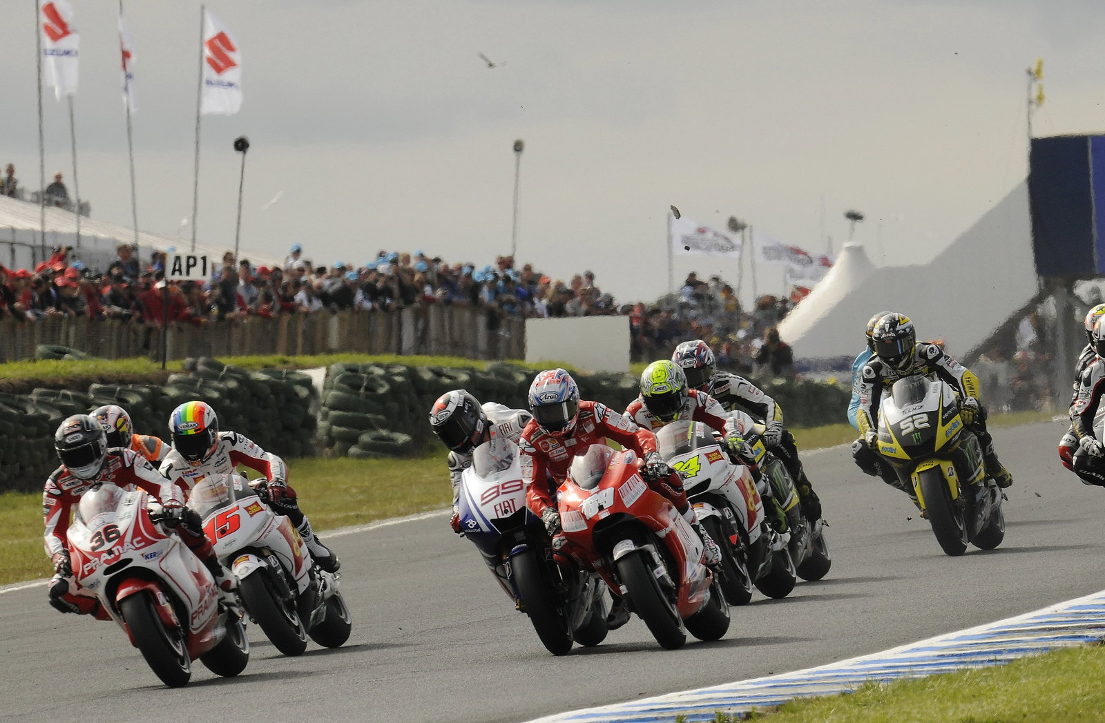 Lorenzo and Hayden touch before crashing, Australian MotoGP 2009