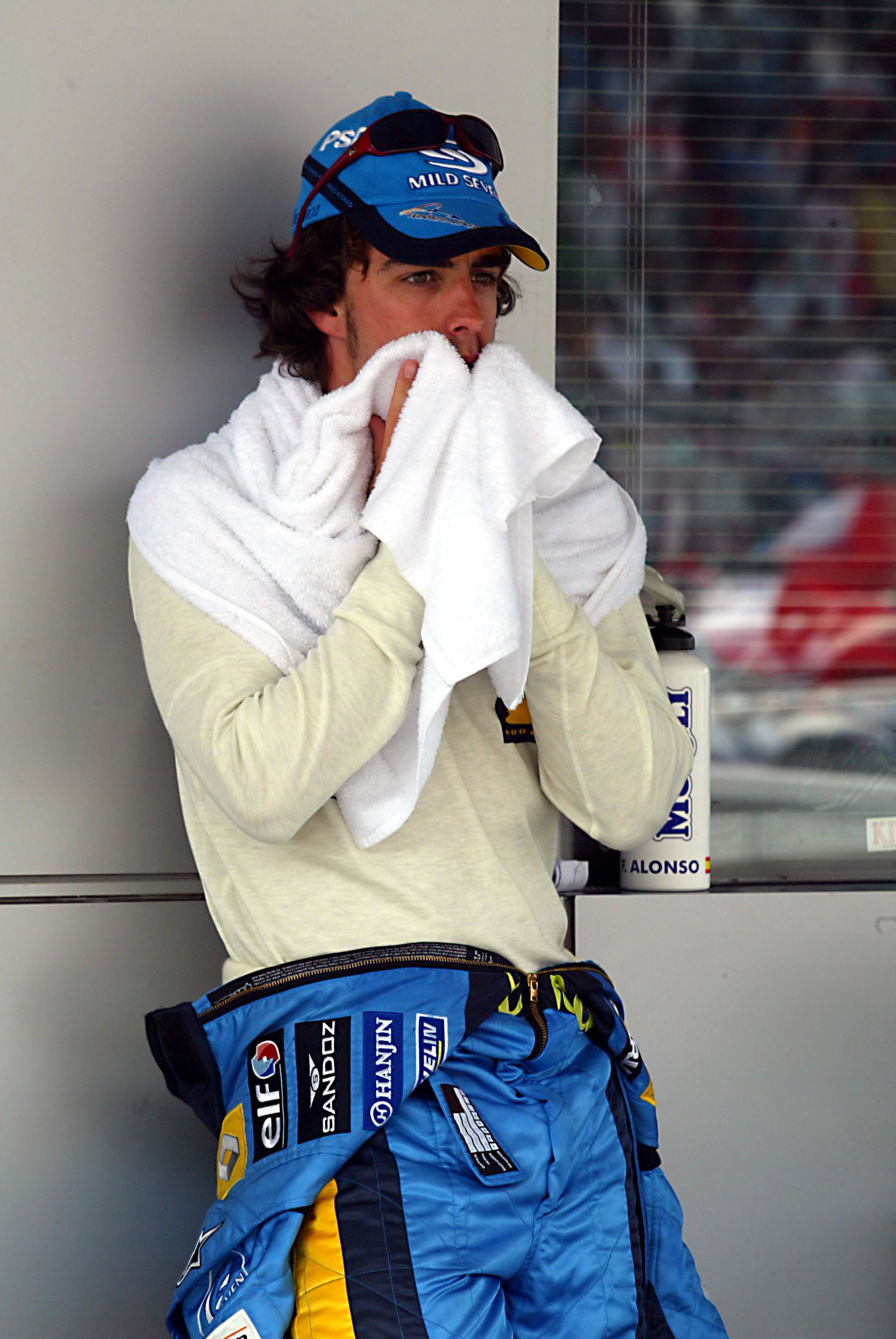 Fernando Alonso Renault relaxes before the Malaysian Grand Prix