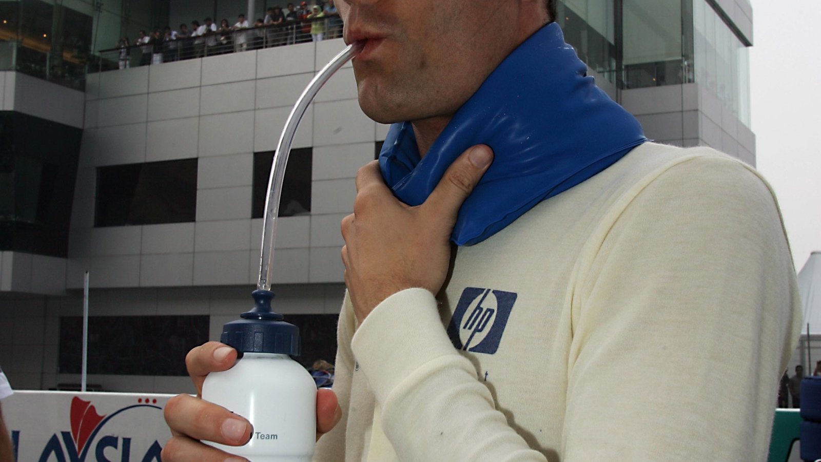 Mark Webber keeps himself cool before the Malaysian Grand Prix