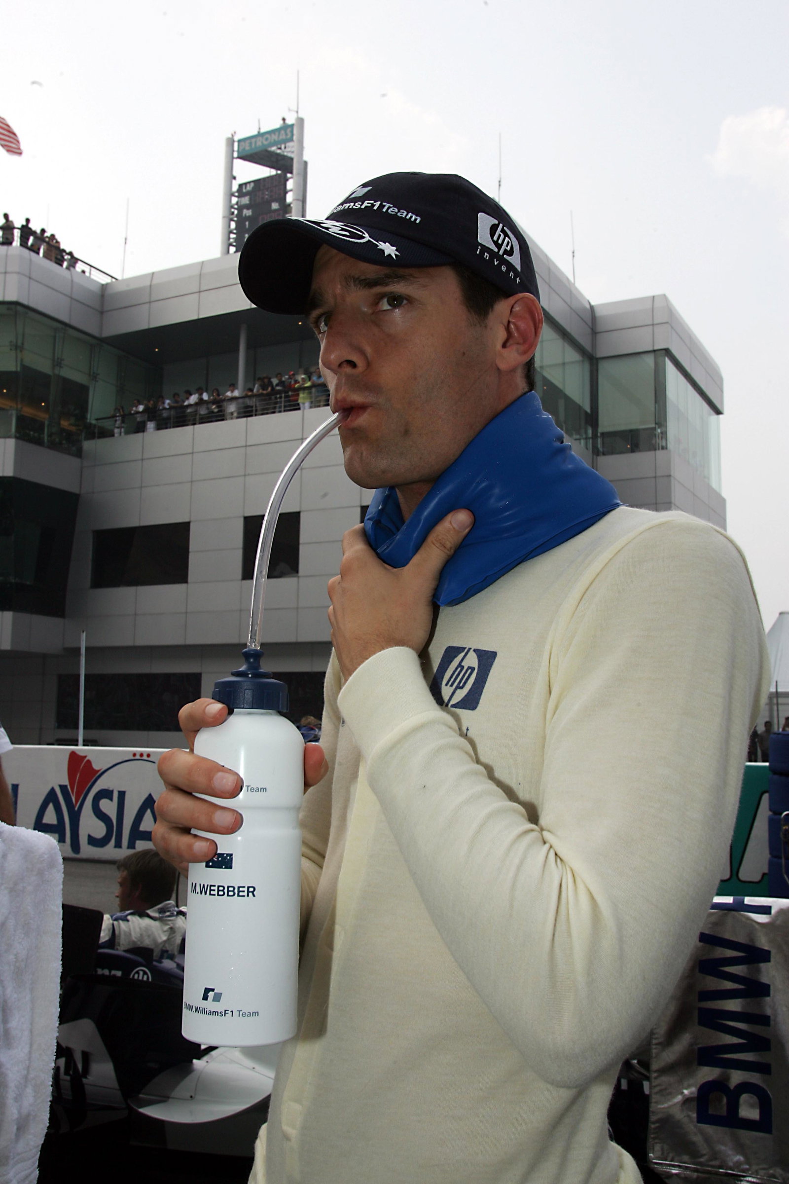 Mark Webber keeps himself cool before the Malaysian Grand Prix