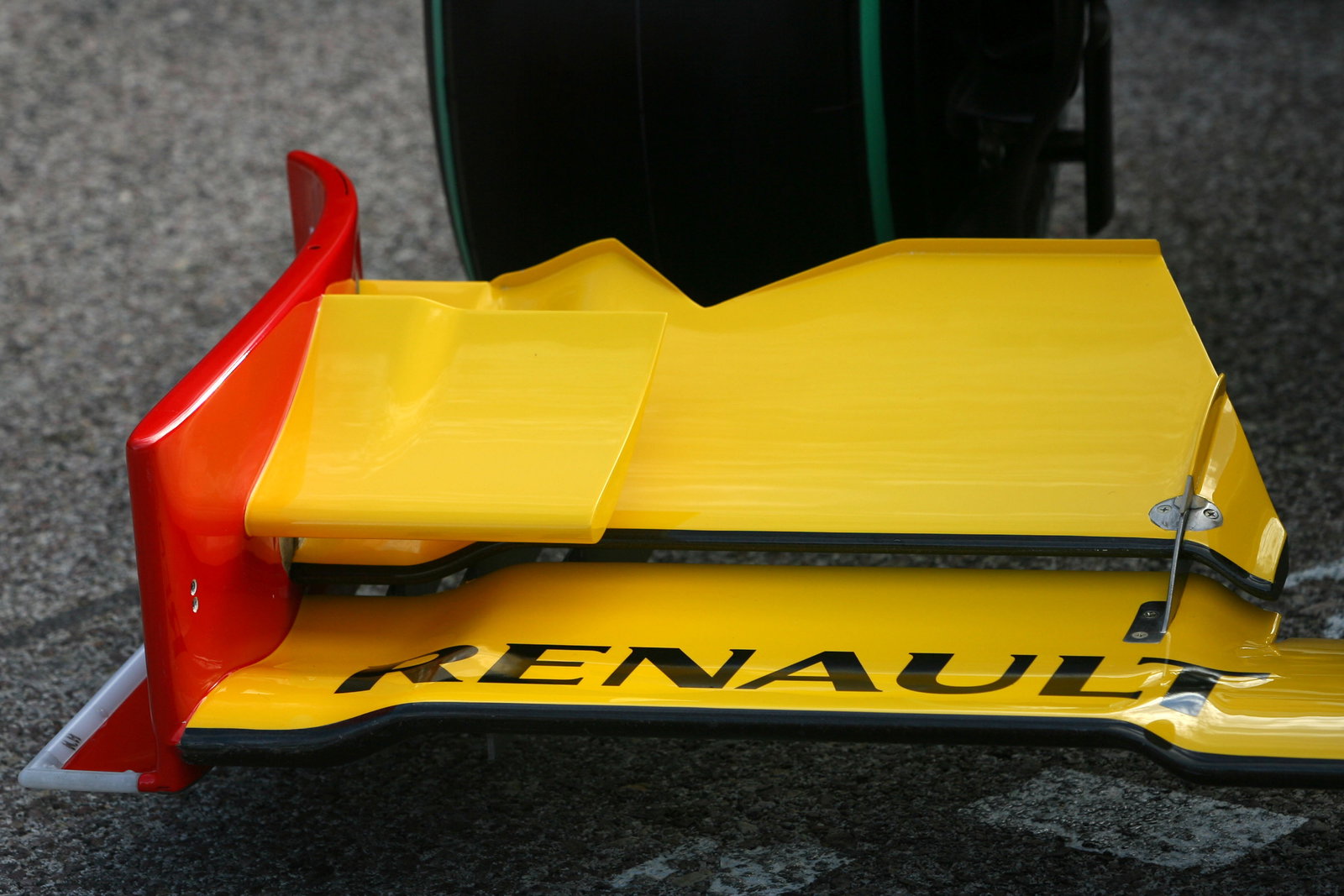 31.01.2010 Valencia, Spain New Renault R30, front wing detail - Renault F1 Team Launch -