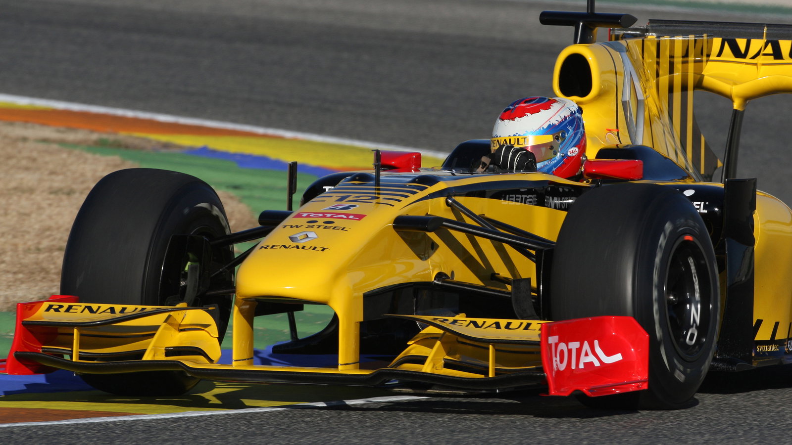 03.02.2010 Valencia, Spain, Vitaly Petrov (RUS), Renault F1 Team, R30 - Formula 1 Testing, Valencia