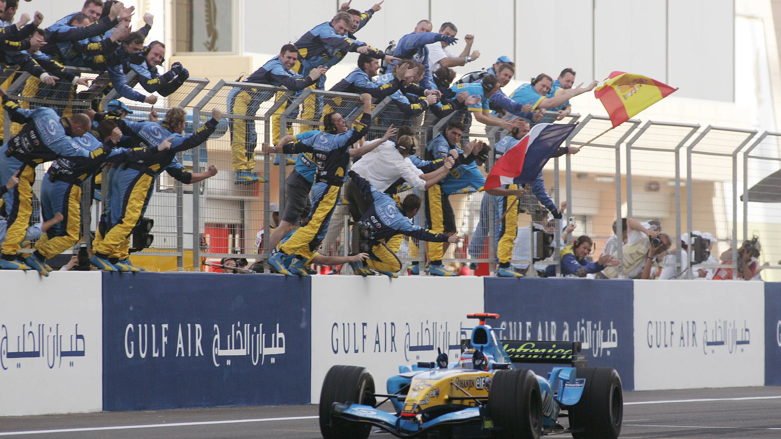 Fernando Alonso crosses the line in his Renault R25 to win the Bahrain GP