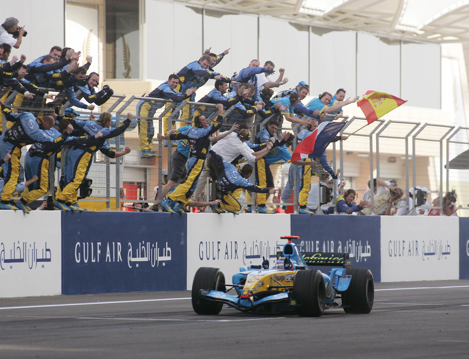 Fernando Alonso crosses the line in his Renault R25 to win the Bahrain GP