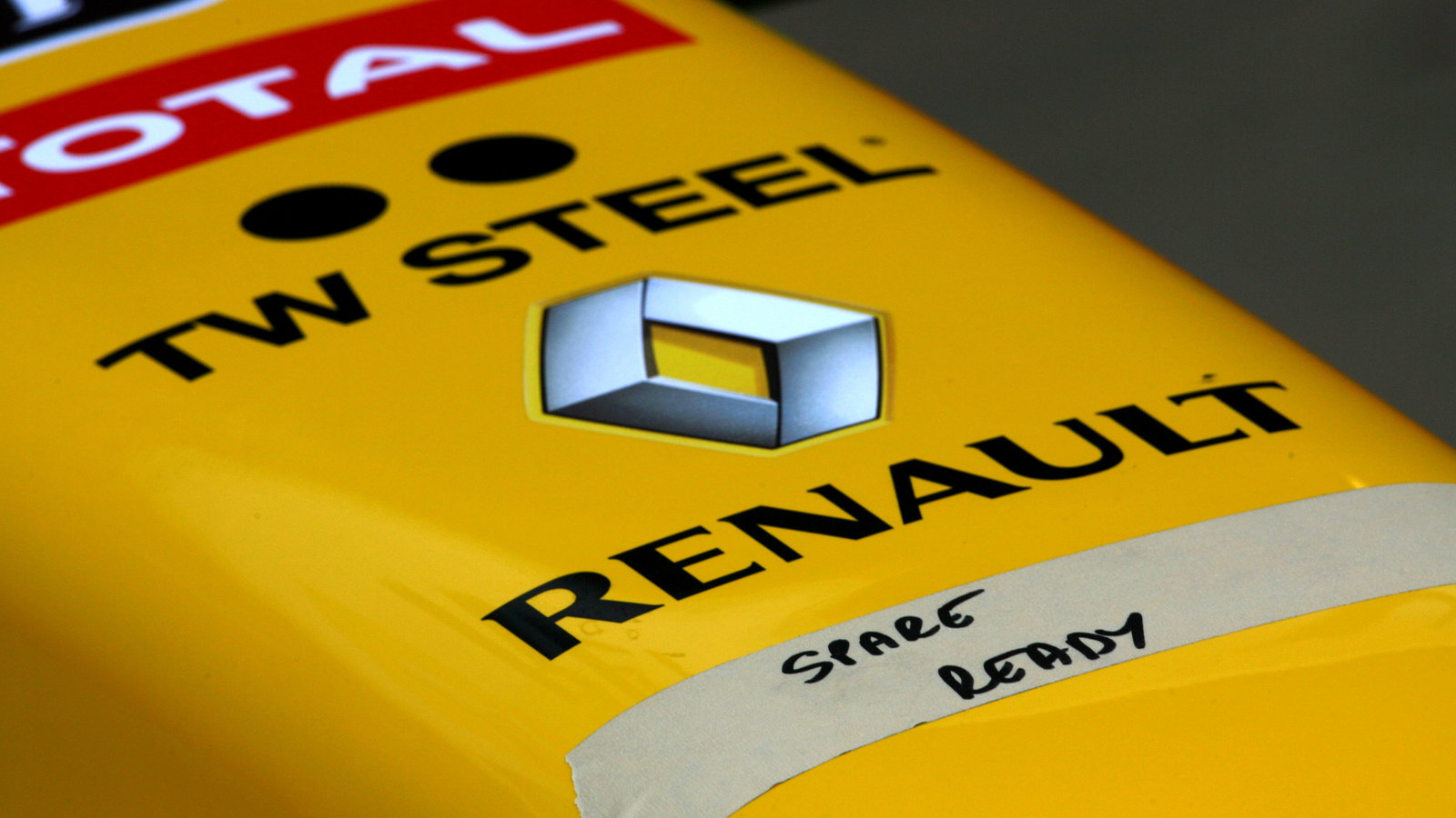 25.02.2010 Barcelona, Spain, Renault F1 Team atmosphere - Formula 1 Testing, Barcelona -