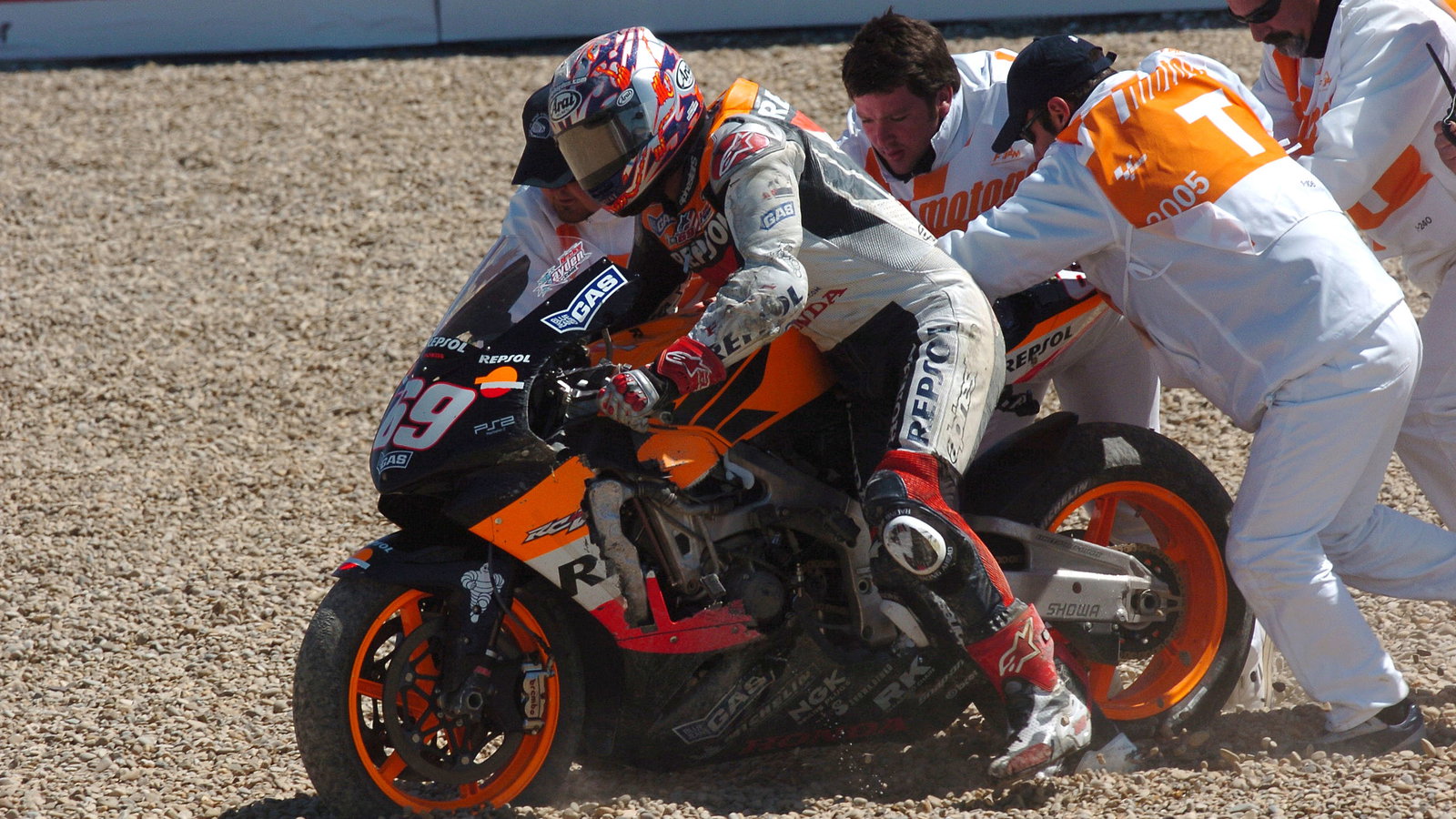 Hayden after crash, Spanish MotoGP Race 2005