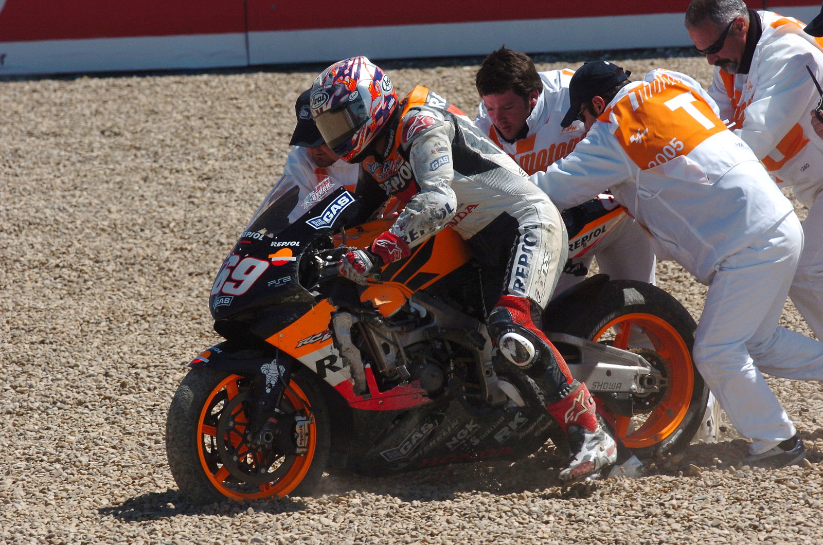 Hayden after crash, Spanish MotoGP Race 2005