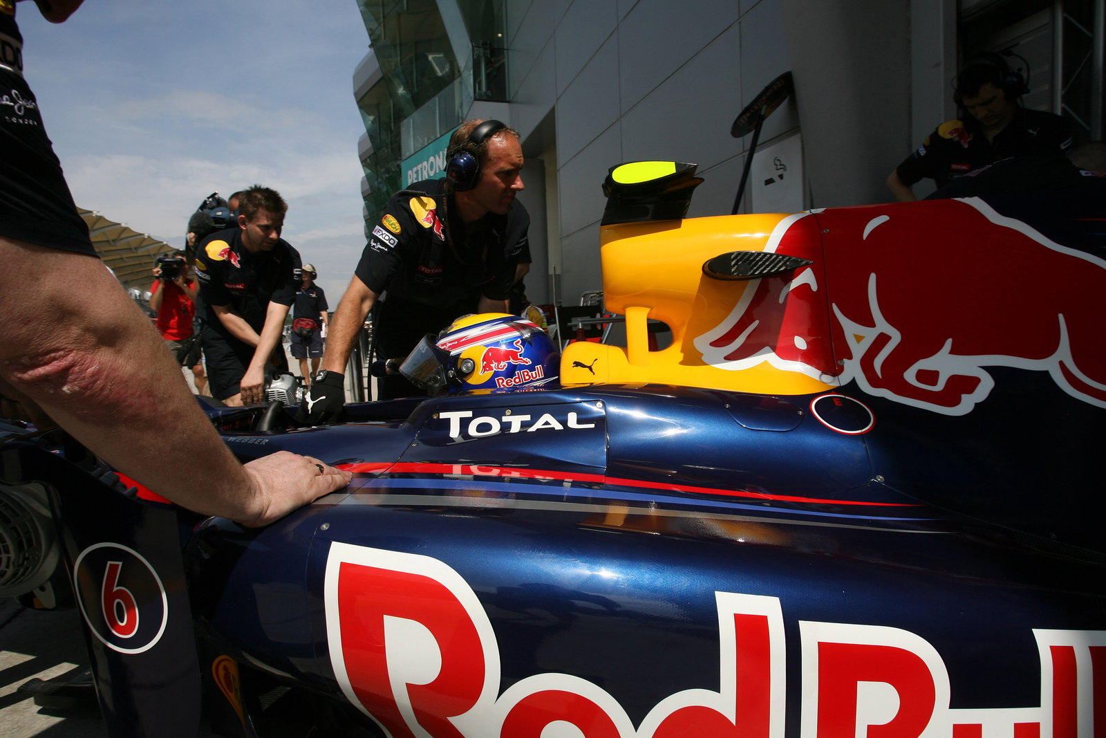 Friday Practice 1, Mark Webber (AUS), Red Bull Racing, RB6