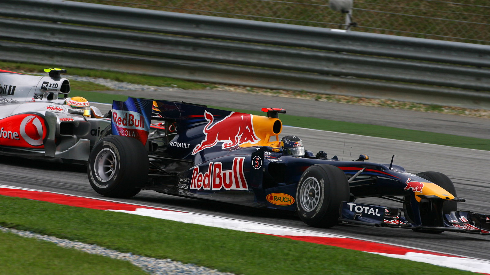 Race, Sebastian Vettel (GER), Red Bull Racing, RB6 and Lewis Hamilton (GBR), McLaren Mercedes, MP4-