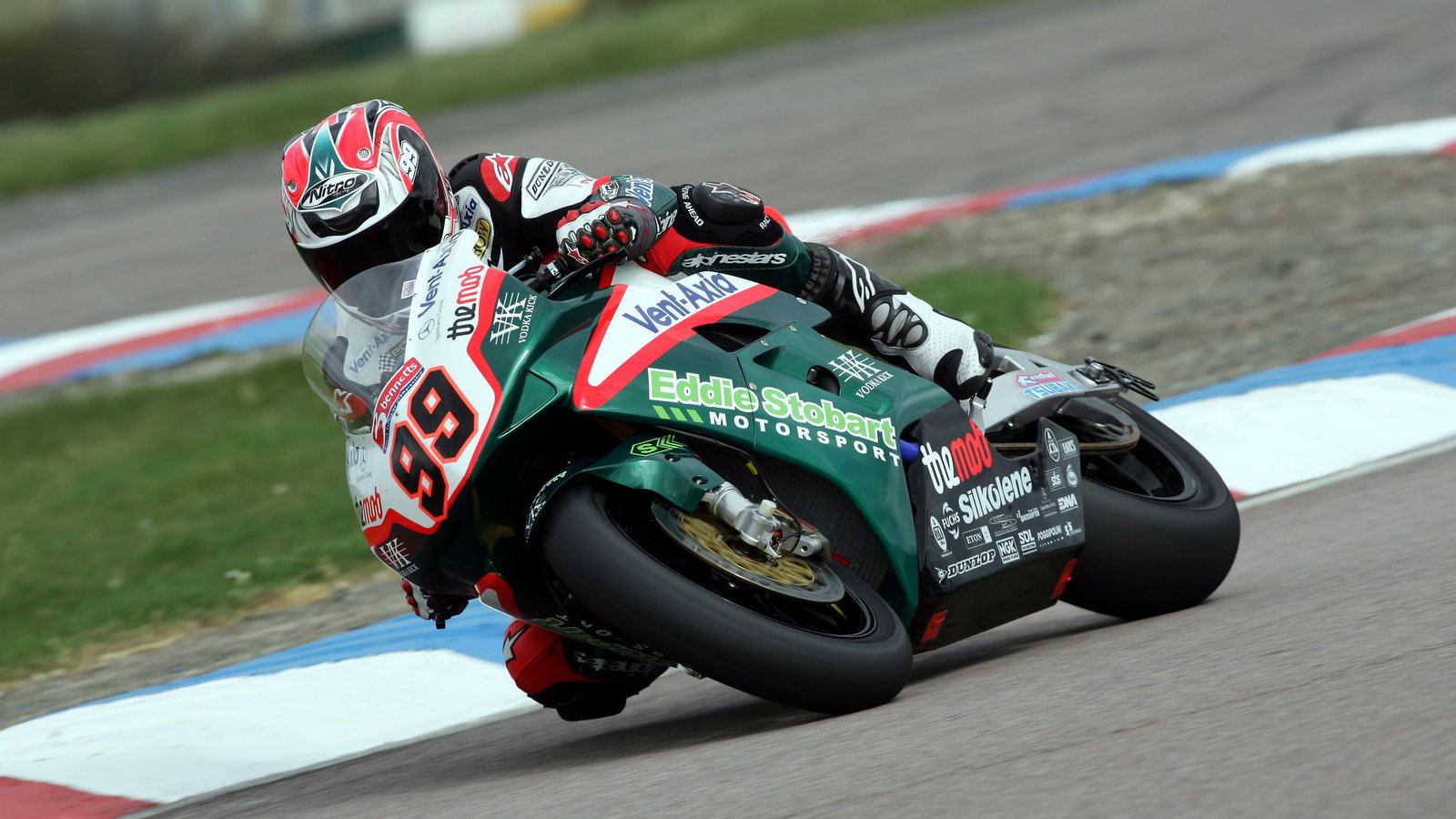 Pic: Tim Keeton/Raymonds Press Agency. 9.4.05
British Superbike Championship, Round 2, Thruxton.
J