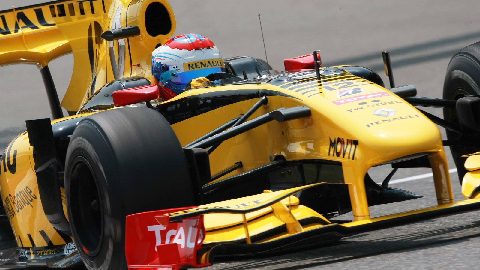 Vitaly Petrov (RUS) Renault R30