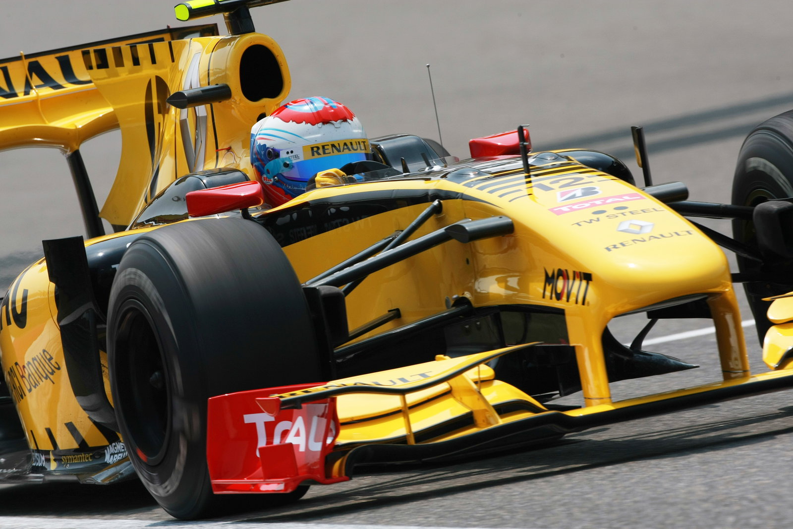 Vitaly Petrov (RUS) Renault R30
