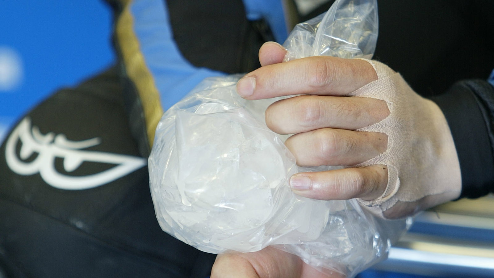 Tamada putting ice on his injured wrist, Portuguese MotoGP 2005