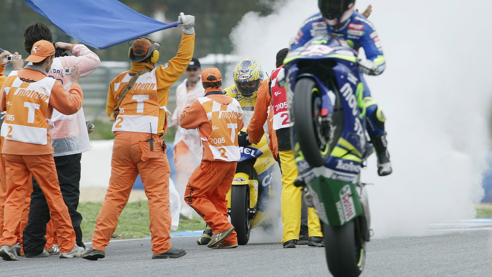 Barros Burn-Out, Melandri wheelie, Portuguese MotoGP Race, 2005