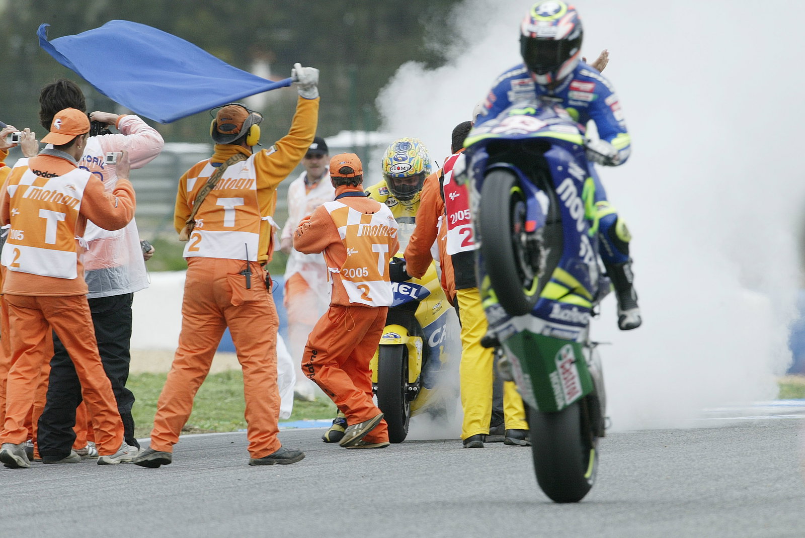 Barros Burn-Out, Melandri wheelie, Portuguese MotoGP Race, 2005