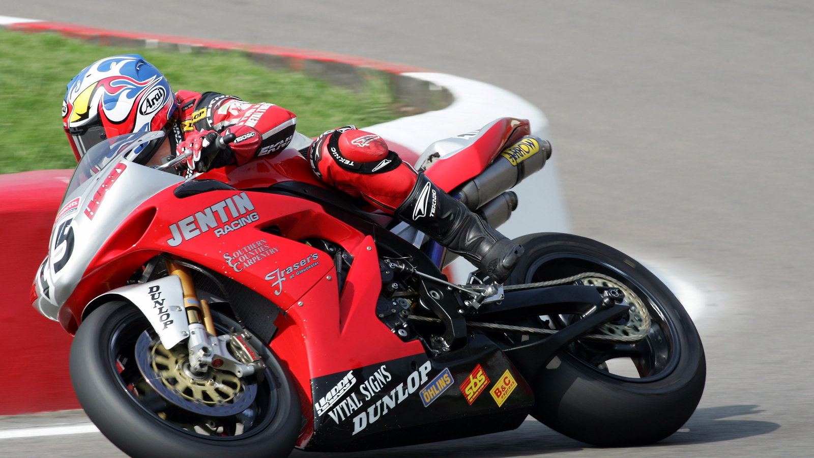 22.4.05British Superbike Championship. Round 3, Mallory Park, Leicestershire.Dean Ellison, Jentin Ra