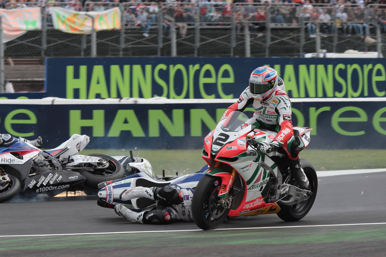 Rea, Xaus, Toseland, start crash, Monza WSBK Race 2 2010