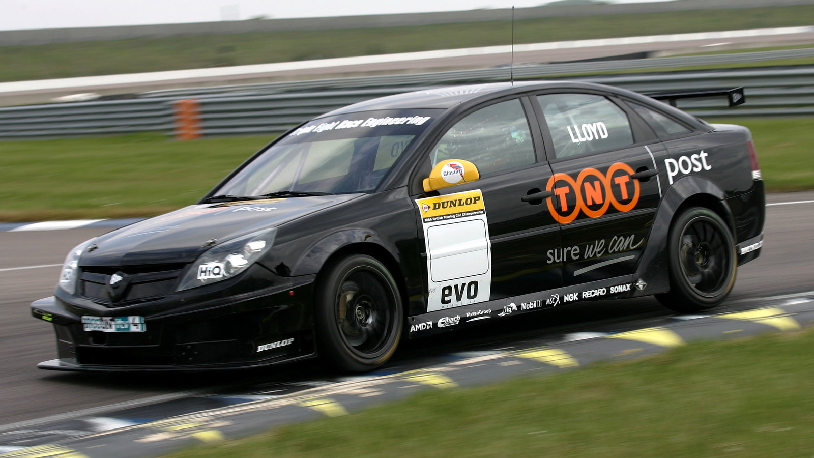Daniel Lloyd (GBR) Triple Eight Race Engineering Vauxhall Vectra