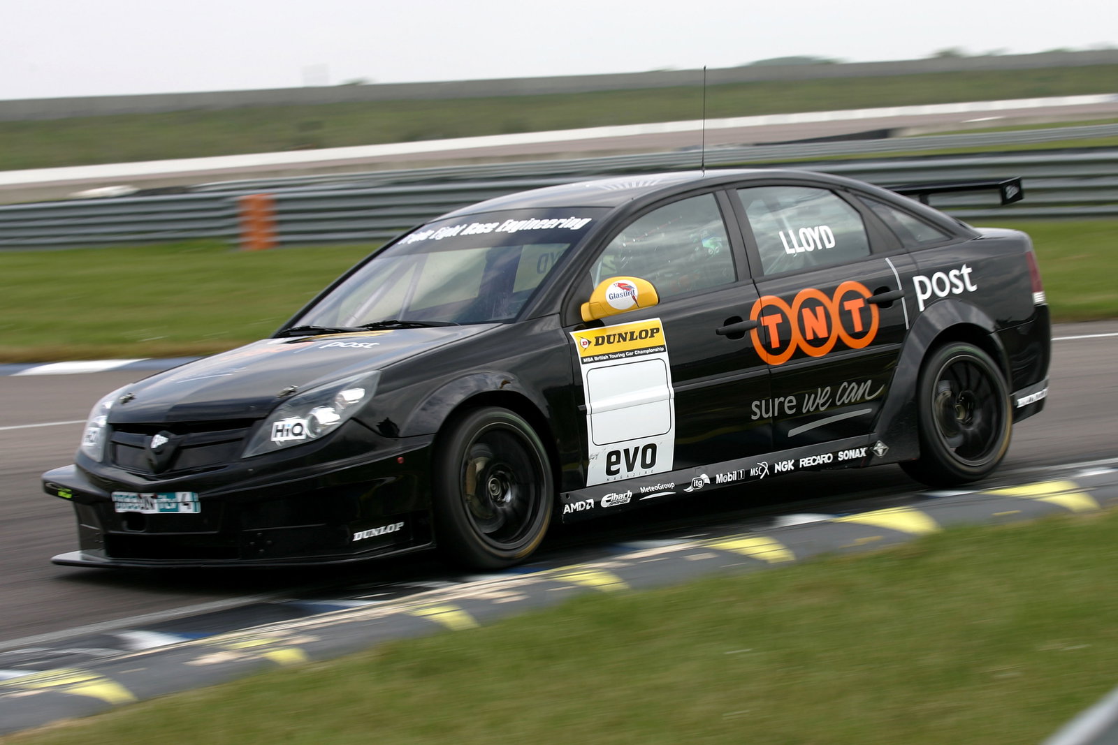 Daniel Lloyd (GBR) Triple Eight Race Engineering Vauxhall Vectra