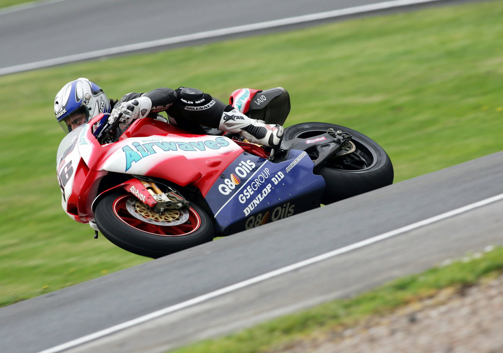 30.4.05British Superbike Championship, Round 4, Oulton Park, Cheshire.Gregorio Lavilla, GSE Airwaves