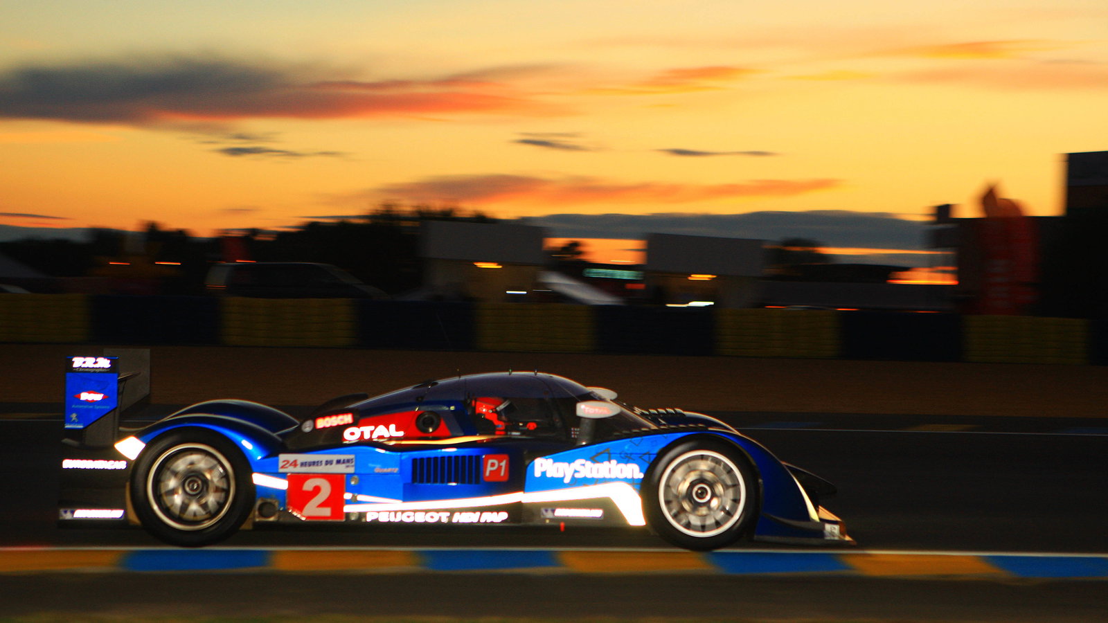 Nicolas Minassian (Fra), Stepahane Sarrazin (Fra), Franck Montagny (Fra) #2 Team Peugeot Total, Peug