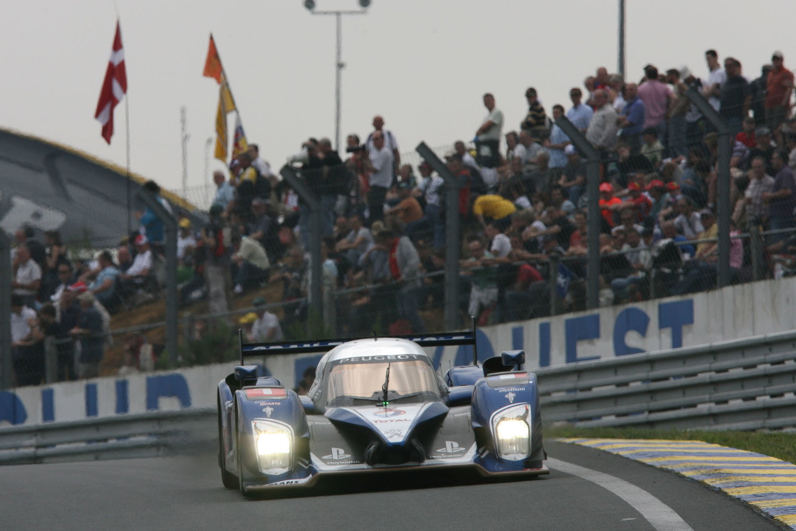 TEAM PEUGEOT TOTAL PEUGEOT 908, Alexander WURZ(AUT) Marc GENE (ESP) Anthony Davidson(GBR)