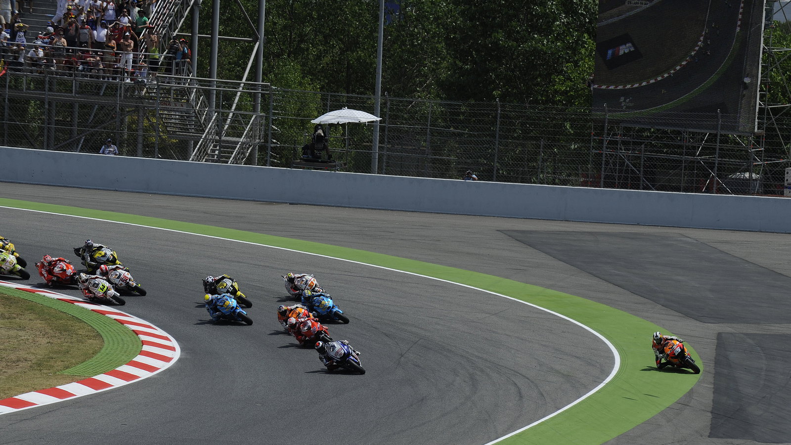 Pedrosa runs wide at the start, Catalunya MotoGP Race 2010