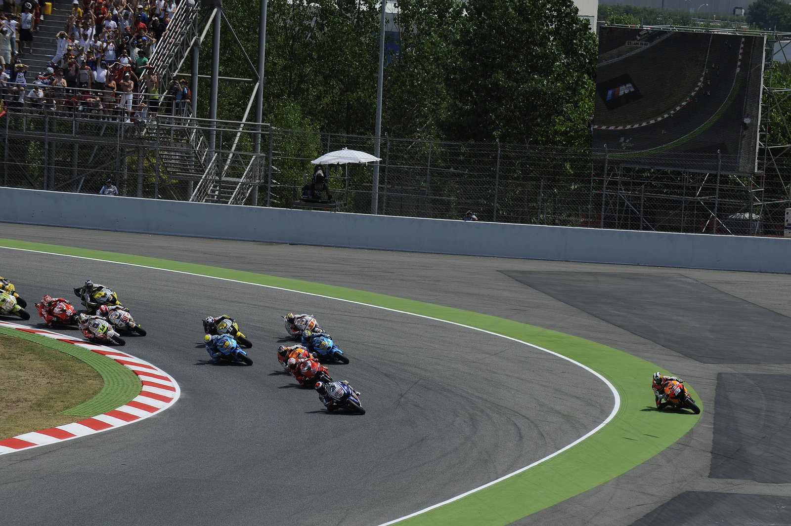 Pedrosa runs wide at the start, Catalunya MotoGP Race 2010