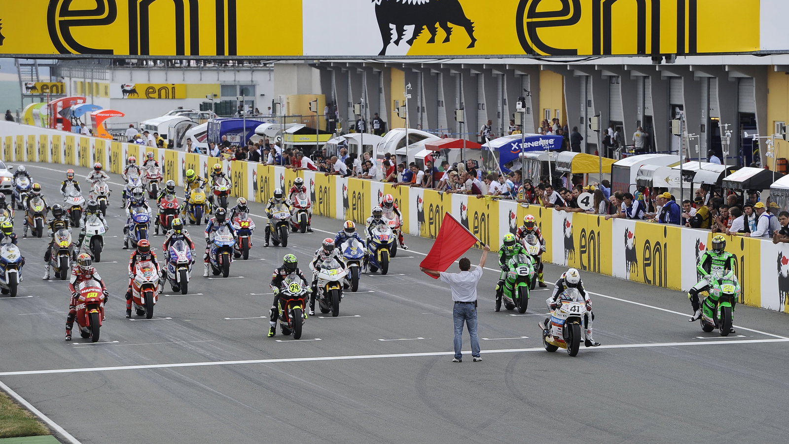 Tode, bump starting bike on the start grid, German Moto2 Race 2010