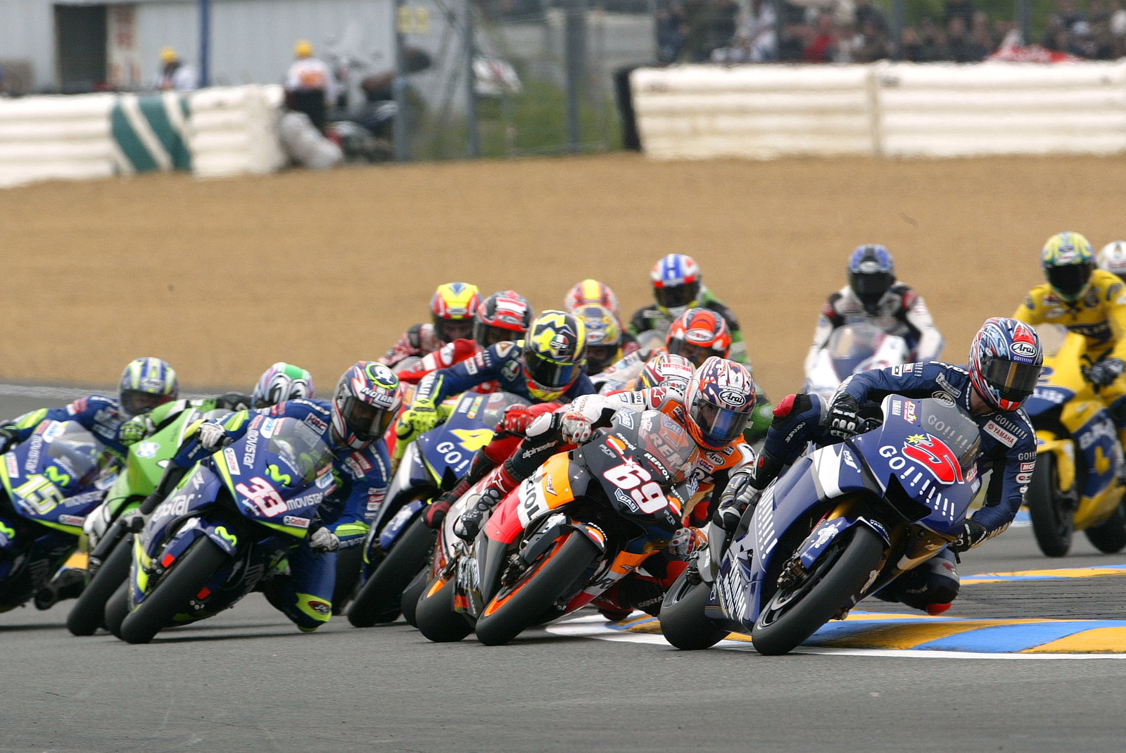 Edwards leads into turn one, French MotoGP Race 2005