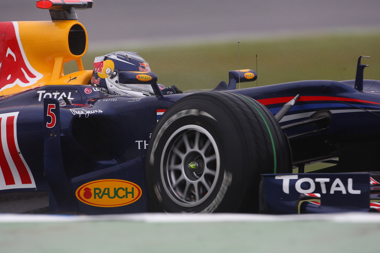 Friday Practice 1, Sebastian Vettel (GER), Red Bull Racing, RB6