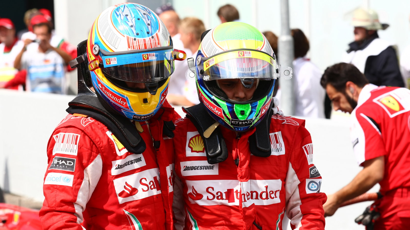 Qualifying, Fernando Alonso (ESP), Scuderia Ferrari, F10 and Felipe Massa (BRA), Scuderia Ferrari, F