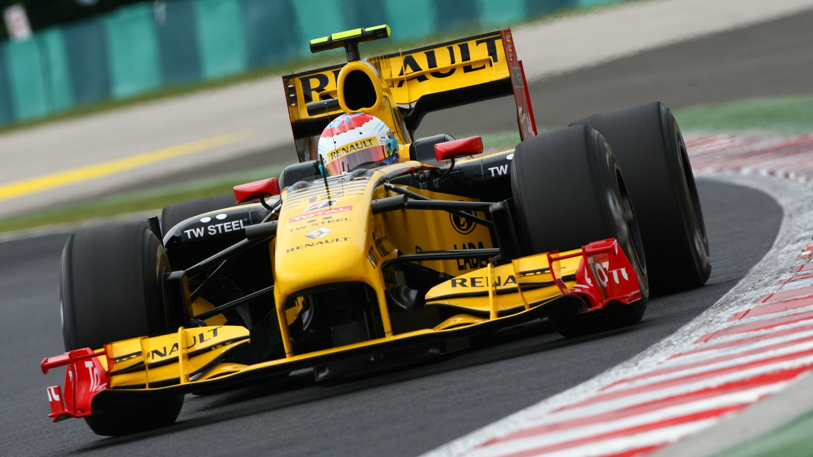 Vitaly Petrov (RUS), Renault F1 Team, R30