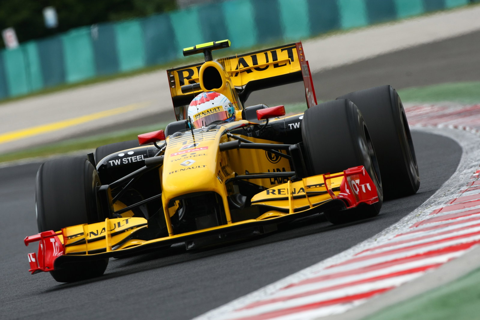 Vitaly Petrov (RUS), Renault F1 Team, R30