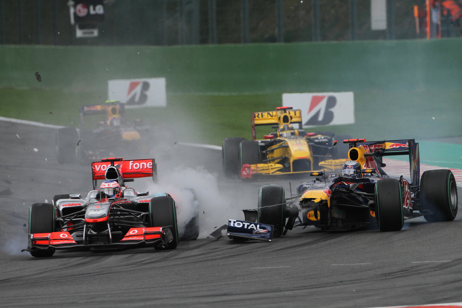 Race, Sebastian Vettel (GER), Red Bull Racing, RB6 and Jenson Button (GBR), McLaren Mercedes, MP4-2