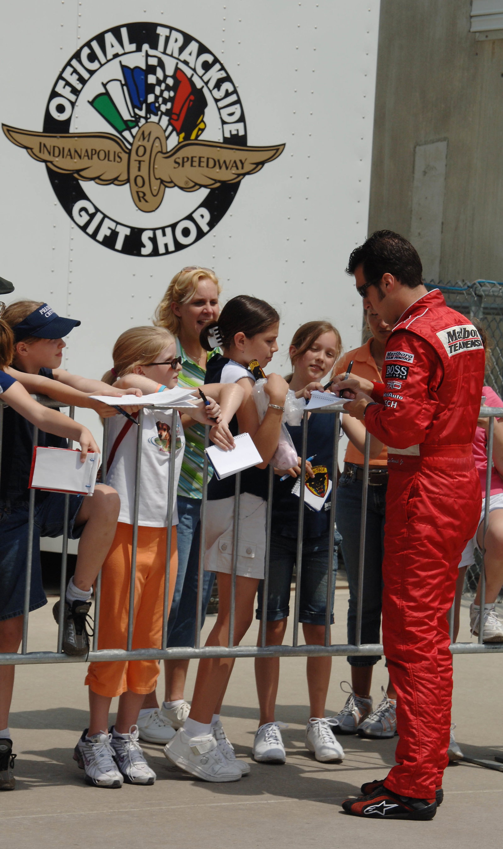 Sam Hornish Jr signs autographs at Indianapolis.
