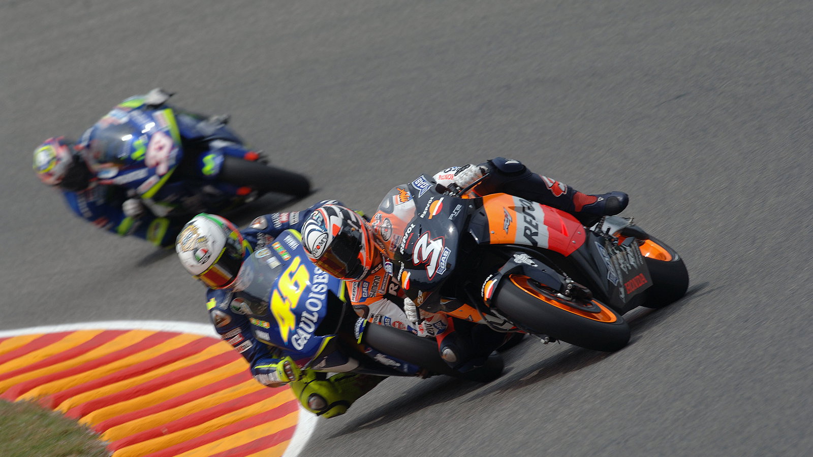 Biaggi, and Rossi battle, Italian MotoGP Race 2005