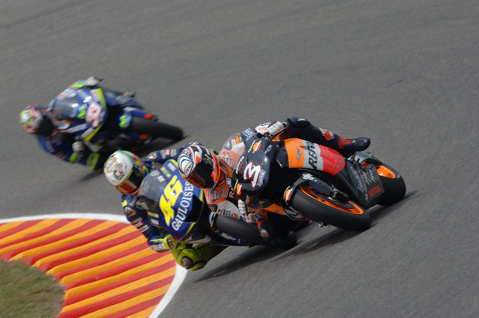 Biaggi, and Rossi battle, Italian MotoGP Race 2005