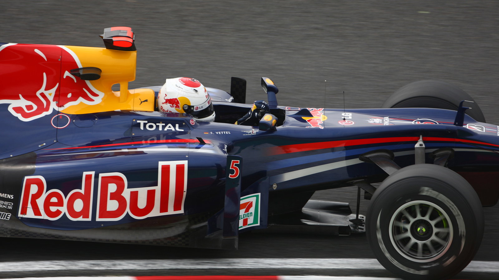 Friday Practice 1, Sebastian Vettel (GER), Red Bull Racing, RB6
