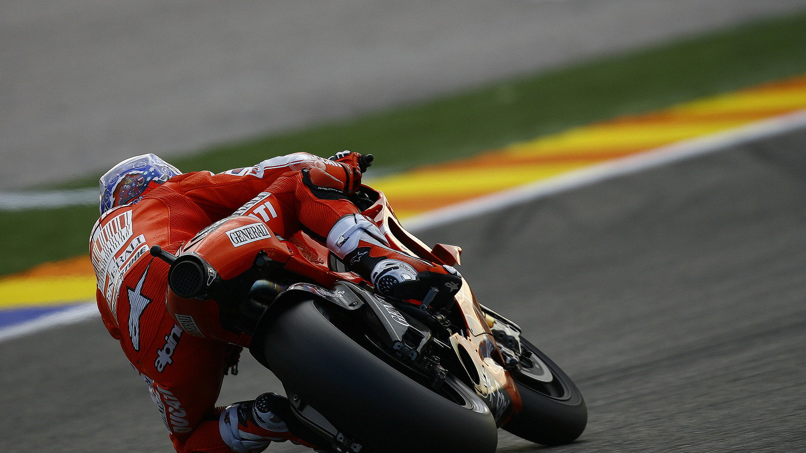 Stoner slides, Valencia MotoGP 2010