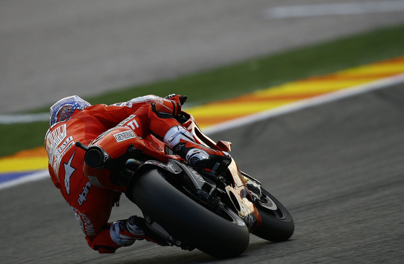 Stoner slides, Valencia MotoGP 2010