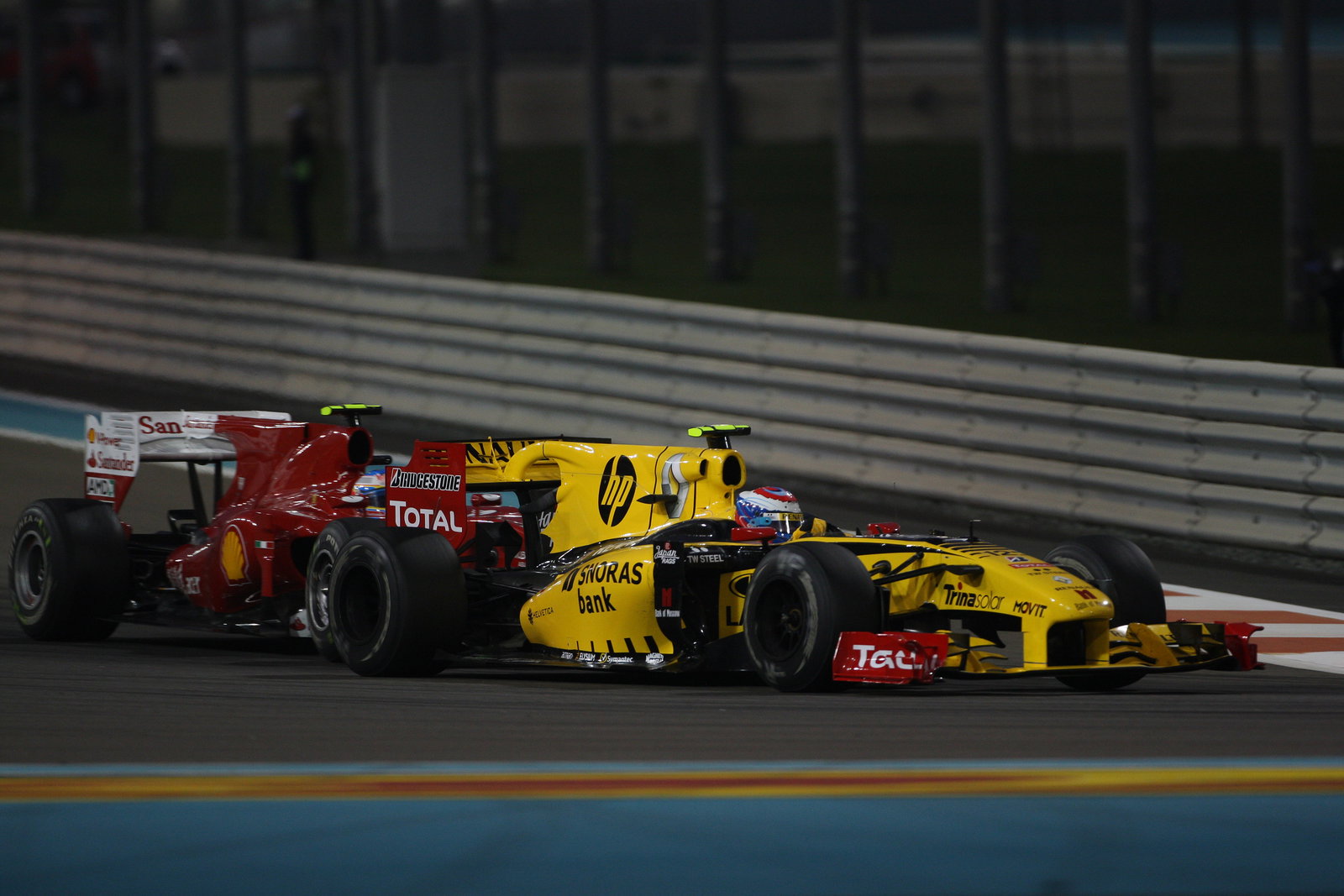 Race, Vitaly Petrov (RUS), Renault F1 Team, R30 and Fernando Alonso (ESP), Scuderia Ferrari, F10
