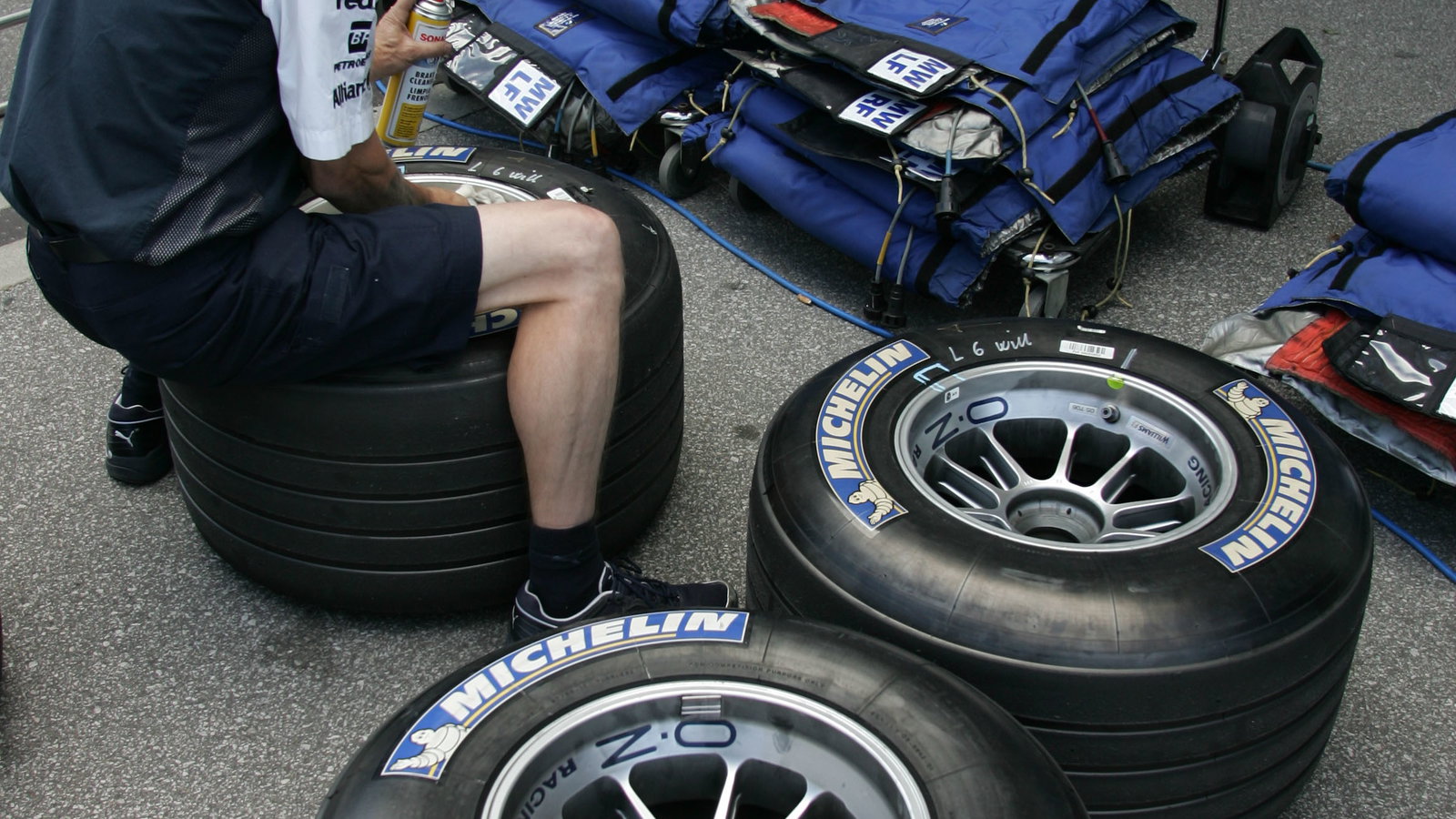 Williams mechanics work with the Michelin tyres that are causing the teams a problem at the United S