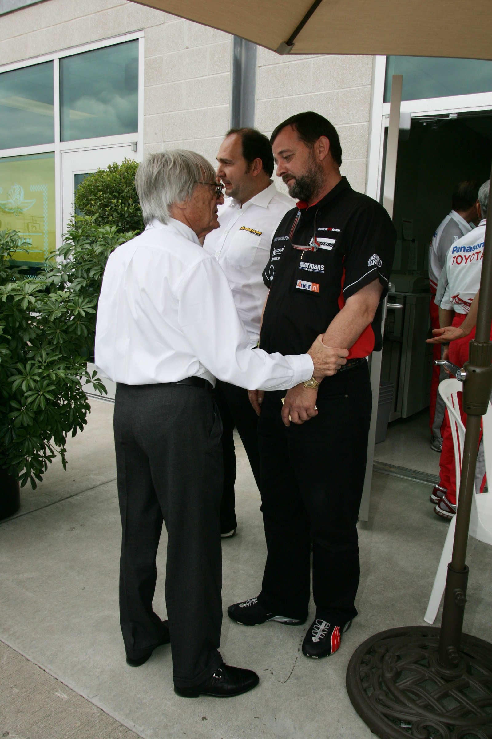Bernie Ecclestone talks with Paul Stoddart prior to the United States Grand Prix