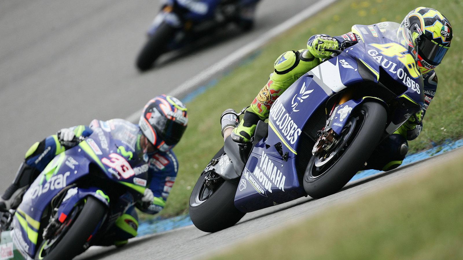 Rossi leads Melandri, Dutch MotoGP Race 2005