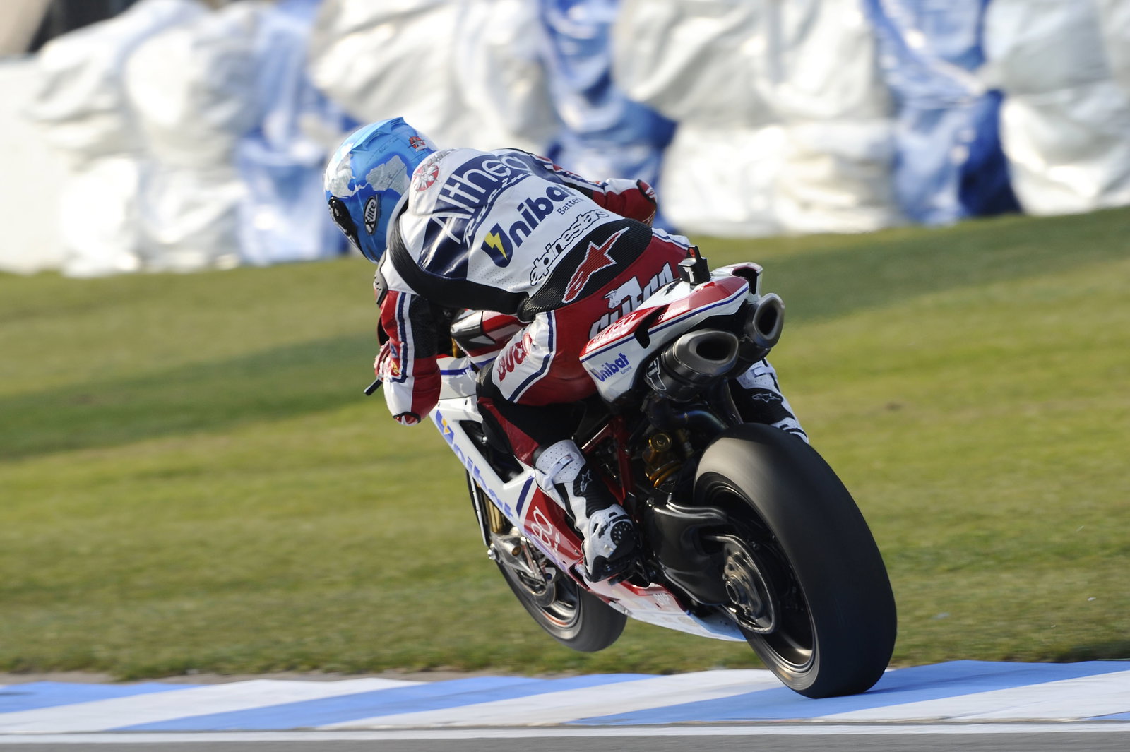 Checa, Donington WSBK 2011