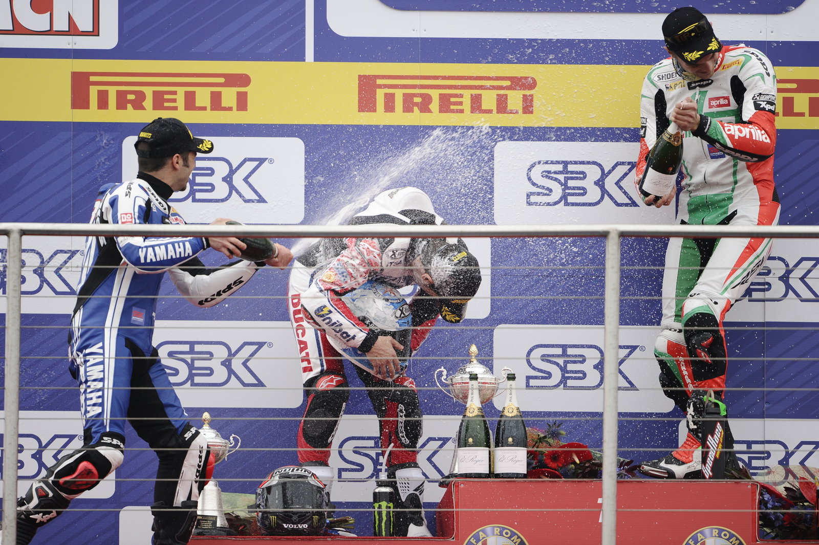 Melandri, Checa, Camier, Donington WSBK Race 2 2011