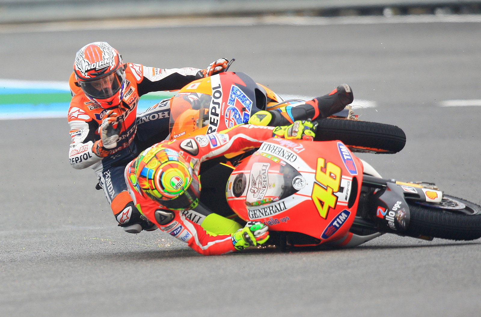 Stoner and Rossi crash, Spanish MotoGP 2011